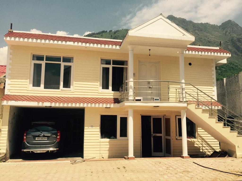 Shalimar Heights Hotel Srīnagar Buitenkant foto