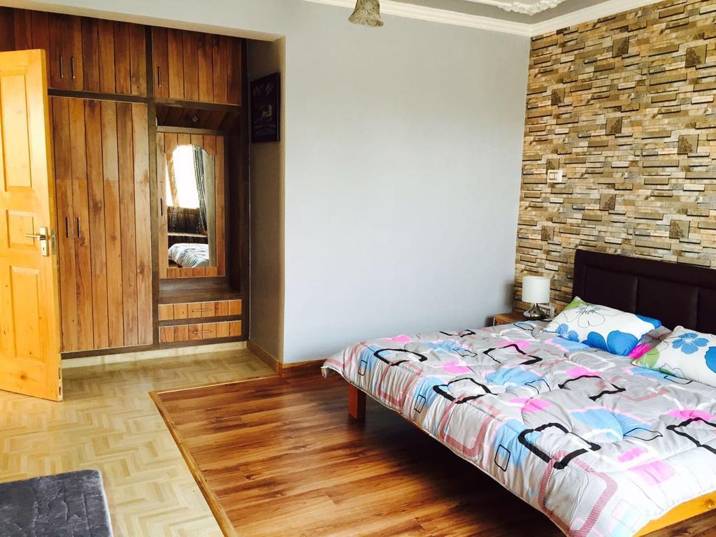 Shalimar Heights Hotel Srīnagar Buitenkant foto