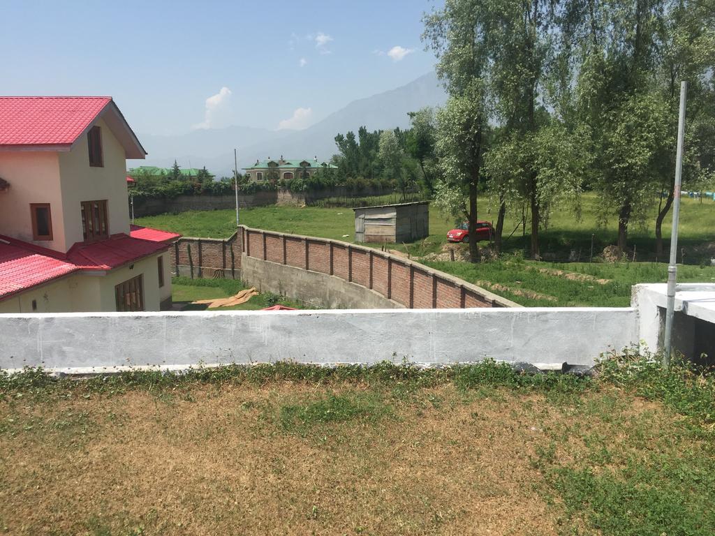 Shalimar Heights Hotel Srīnagar Buitenkant foto