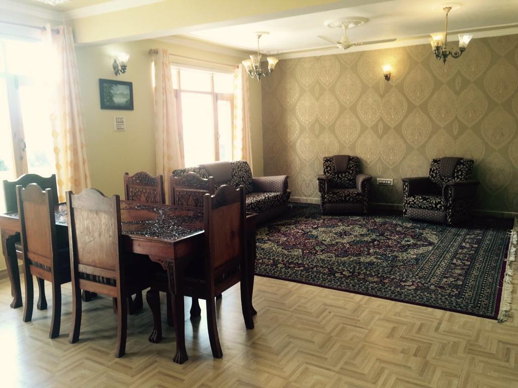 Shalimar Heights Hotel Srīnagar Buitenkant foto