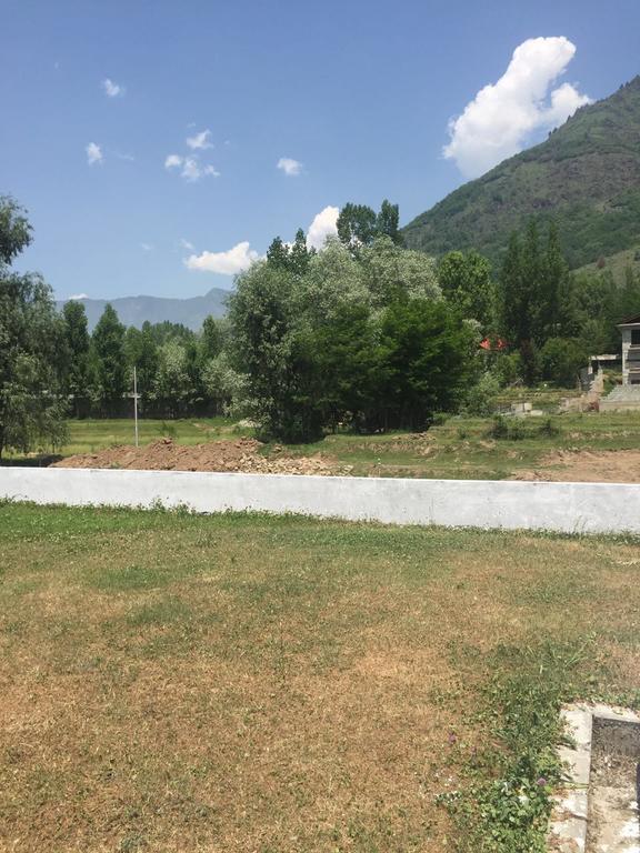 Shalimar Heights Hotel Srīnagar Buitenkant foto